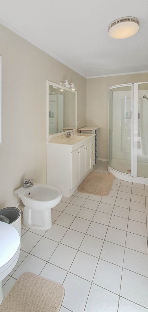 HOWICK - Spacious Home over 300sqm Floor Area photo