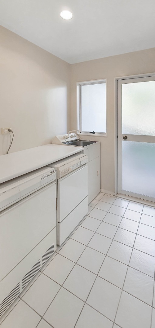 HOWICK - Spacious Home over 300sqm Floor Area photo