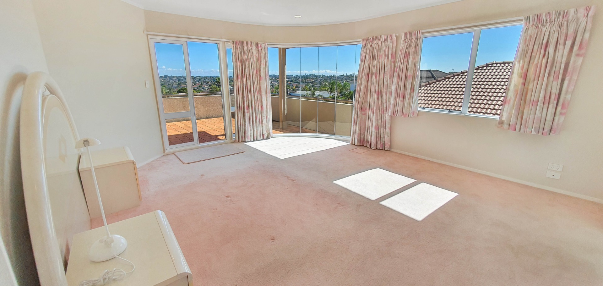 HOWICK - Spacious Home over 300sqm Floor Area photo