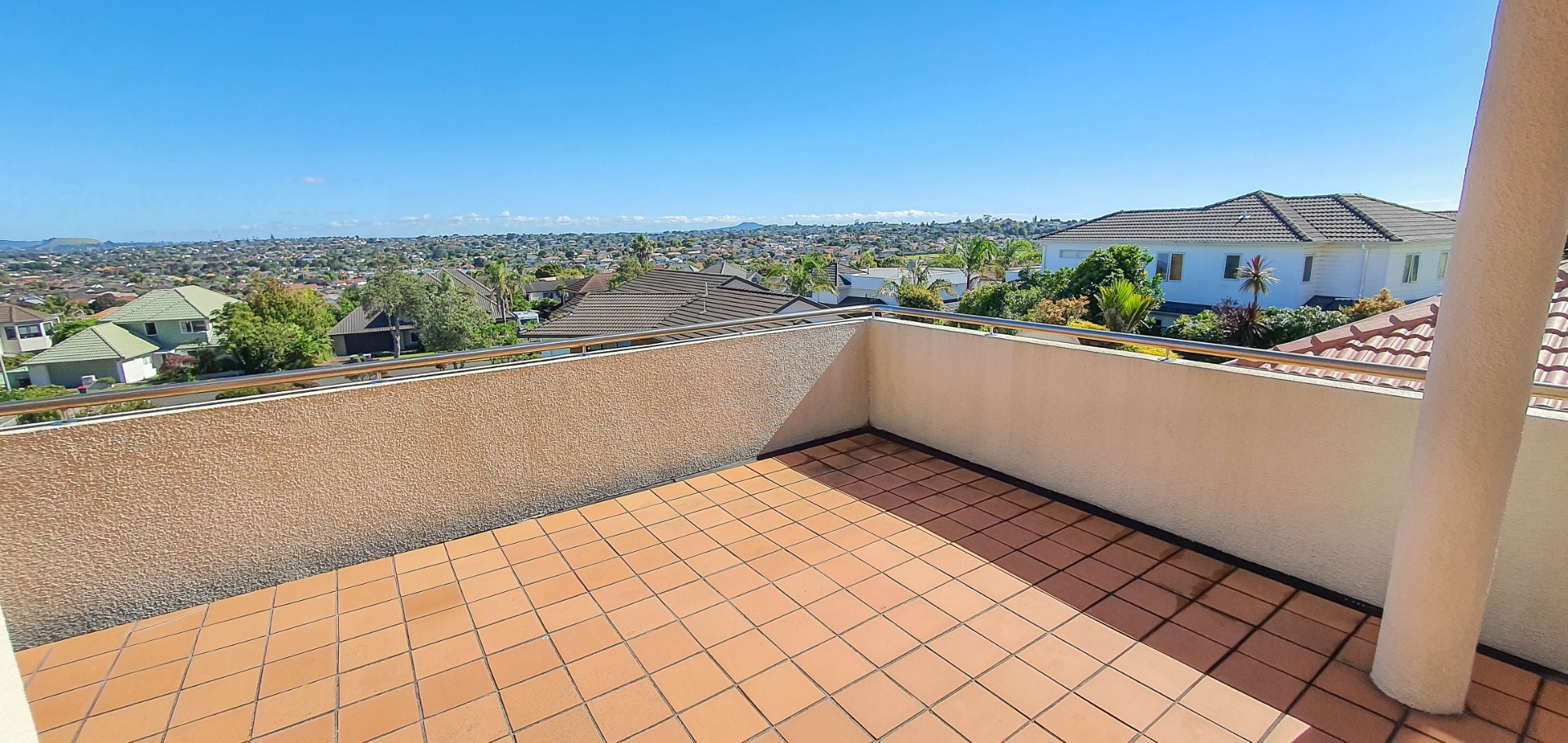 HOWICK - Spacious Home over 300sqm Floor Area photo