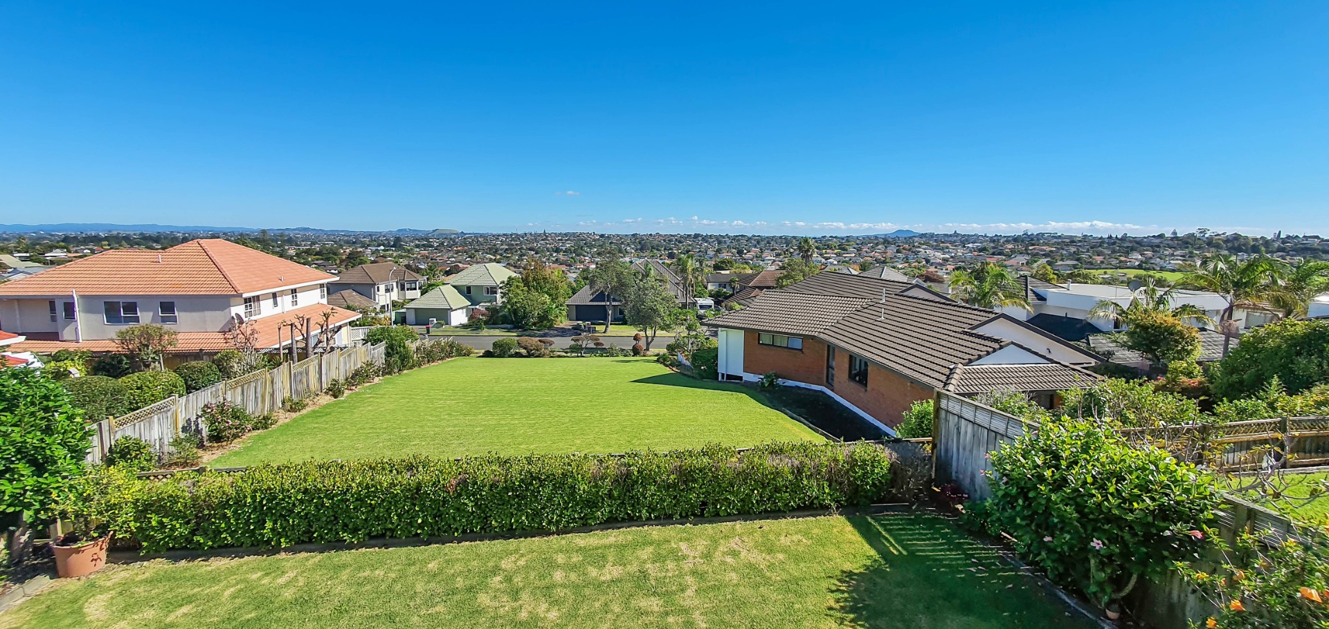 HOWICK - Spacious Home over 300sqm Floor Area photo