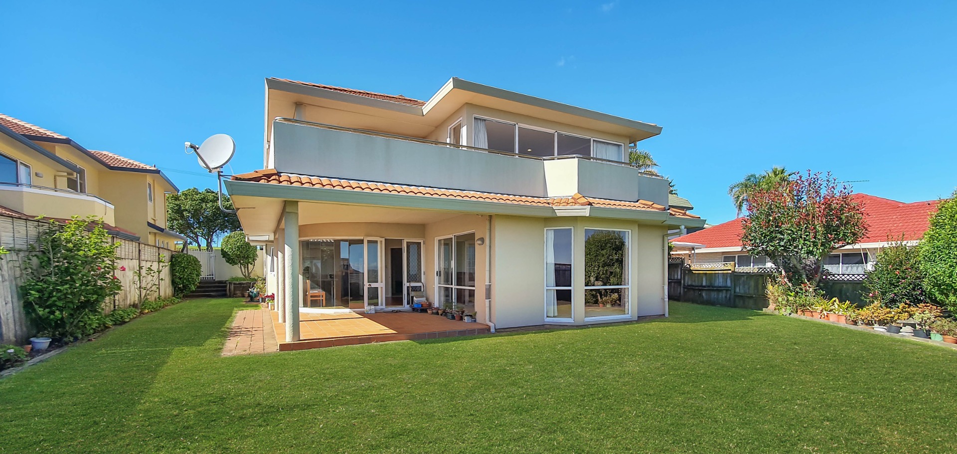 HOWICK - Spacious Home over 300sqm Floor Area photo