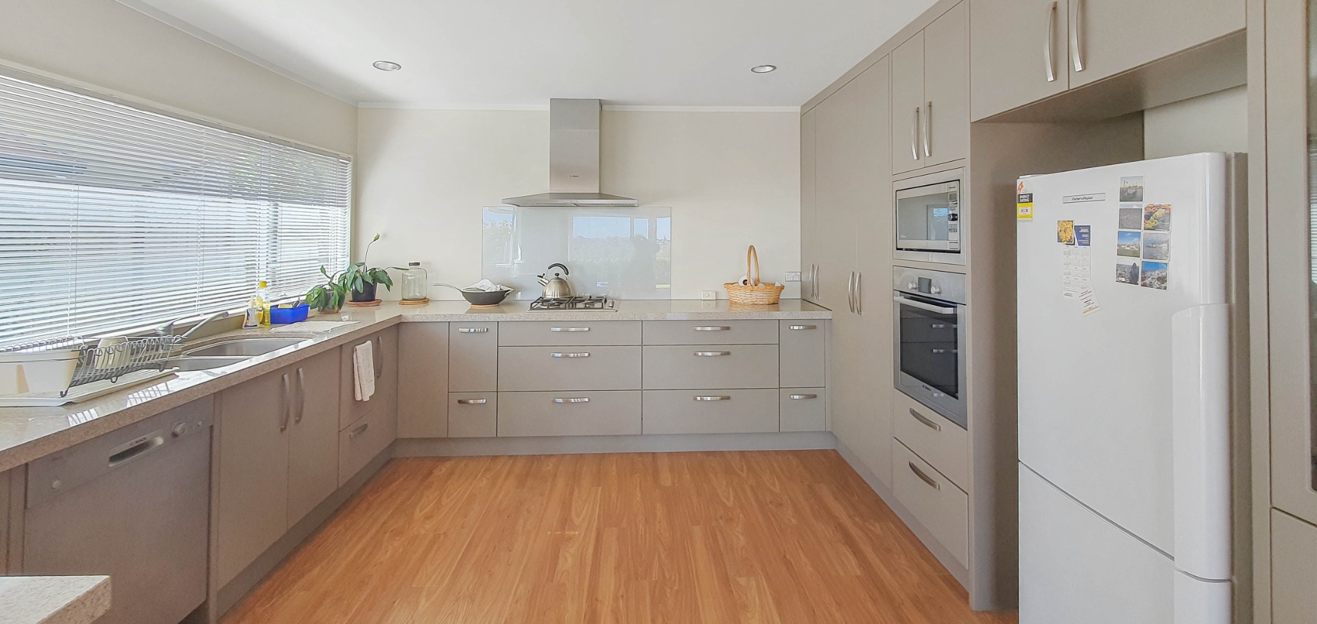 HOWICK - Spacious Home over 300sqm Floor Area photo