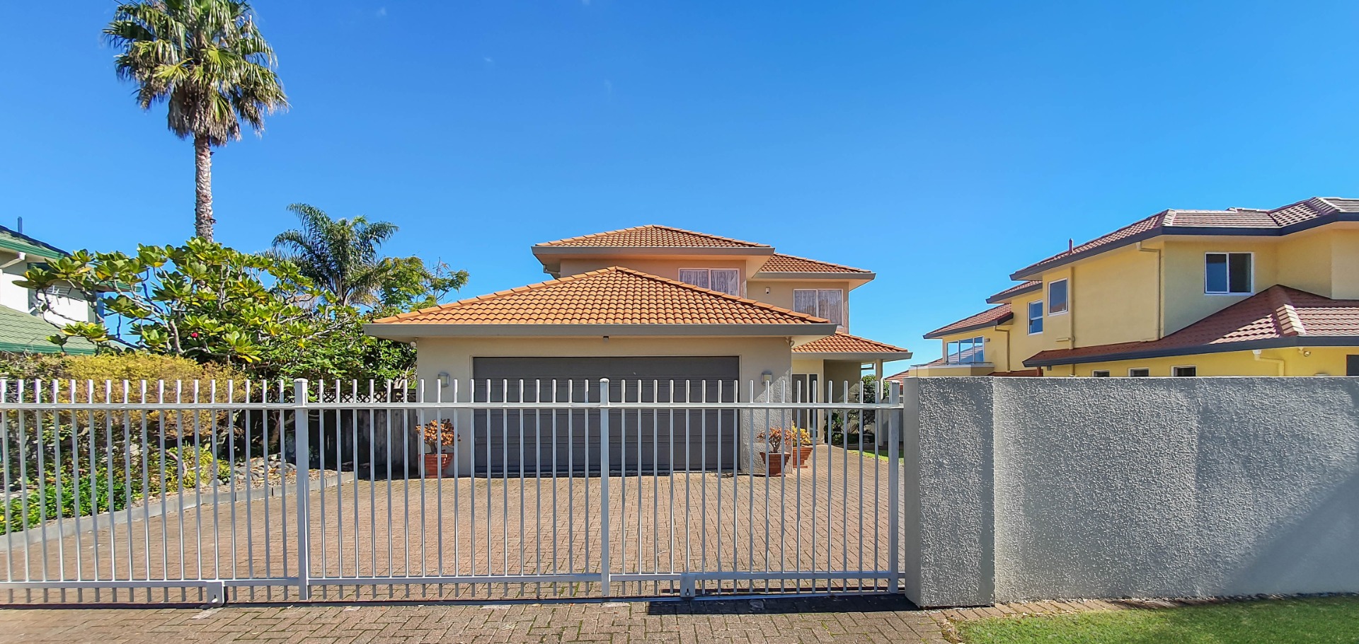 HOWICK - Spacious Home over 300sqm Floor Area photo