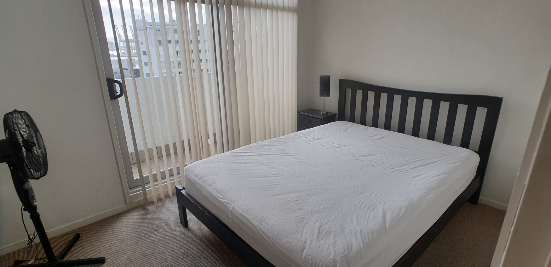 AUCKLAND CITY:  Eden Terrace 8th floor one bedroom apartment with sea and city views photo