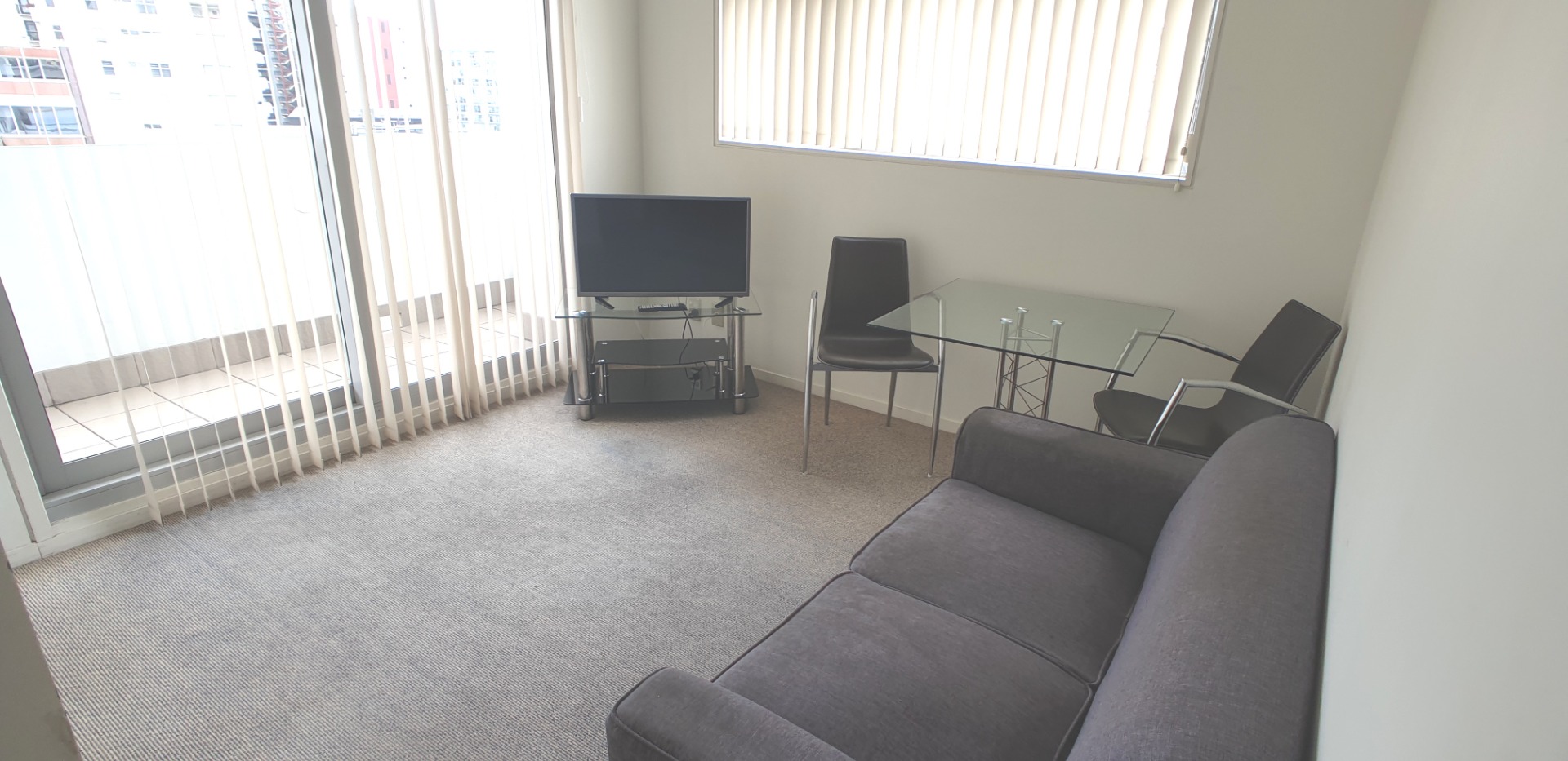 AUCKLAND CITY:  Eden Terrace 8th floor one bedroom apartment with sea and city views photo