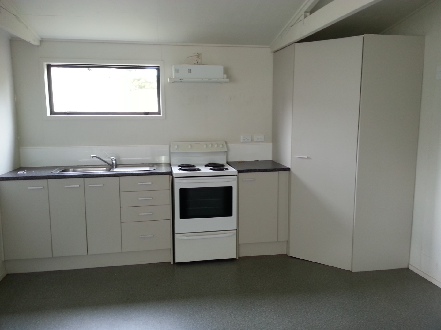 Manurewa - 2 bedroom Flat - Single Garage + 1 Off Street Park photo