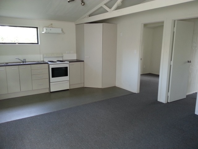 Manurewa - 2 bedroom Flat - Single Garage + 1 Off Street Park photo