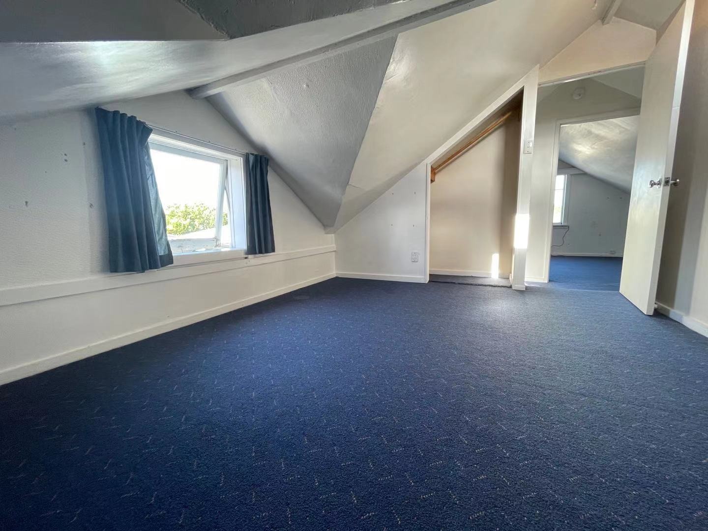 2 bedroom house (optional to rent a 2 bedroom sleepout) photo