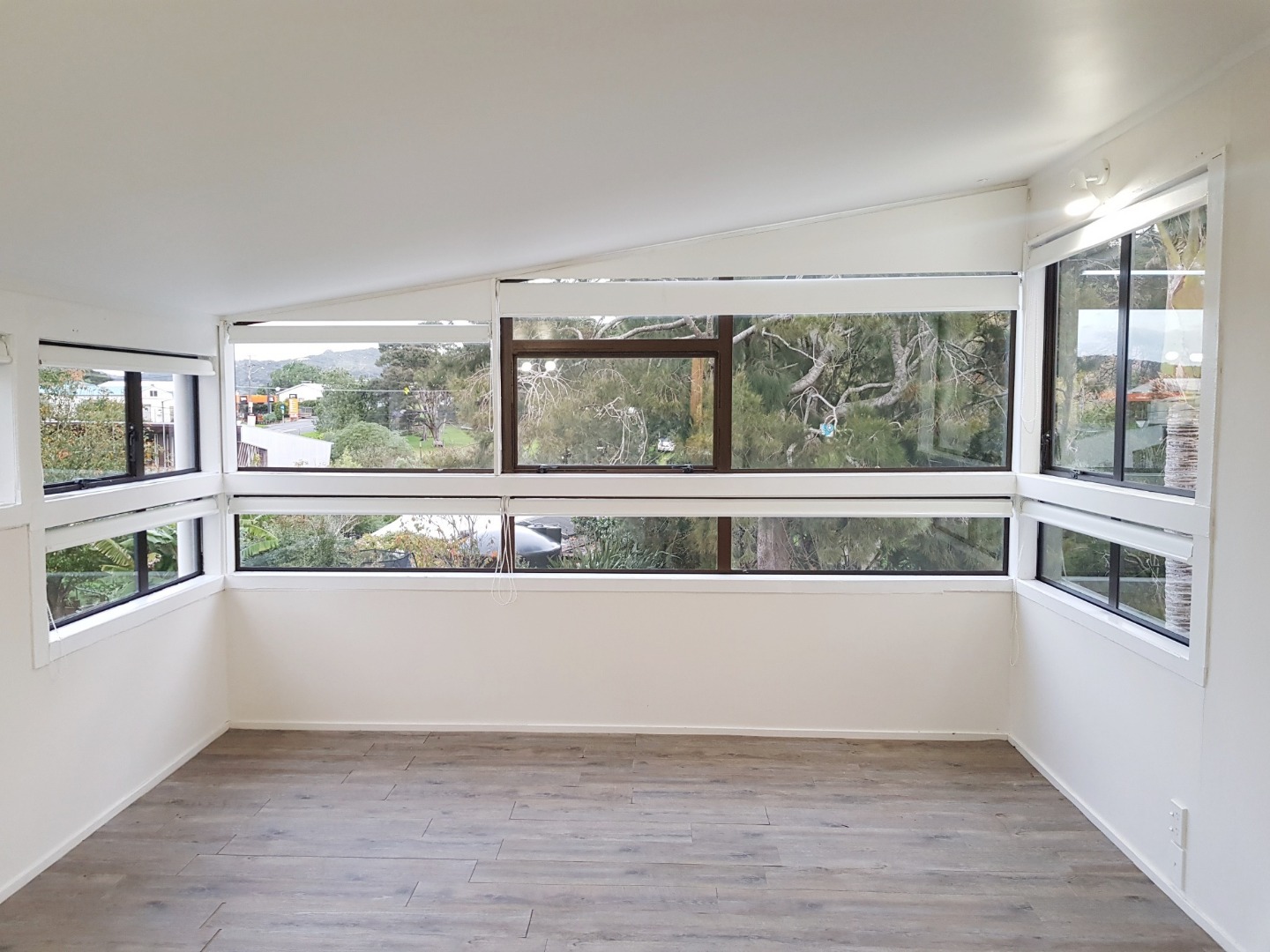 Ostend 3 bedroom / 2 bathroom $730 p/w photo