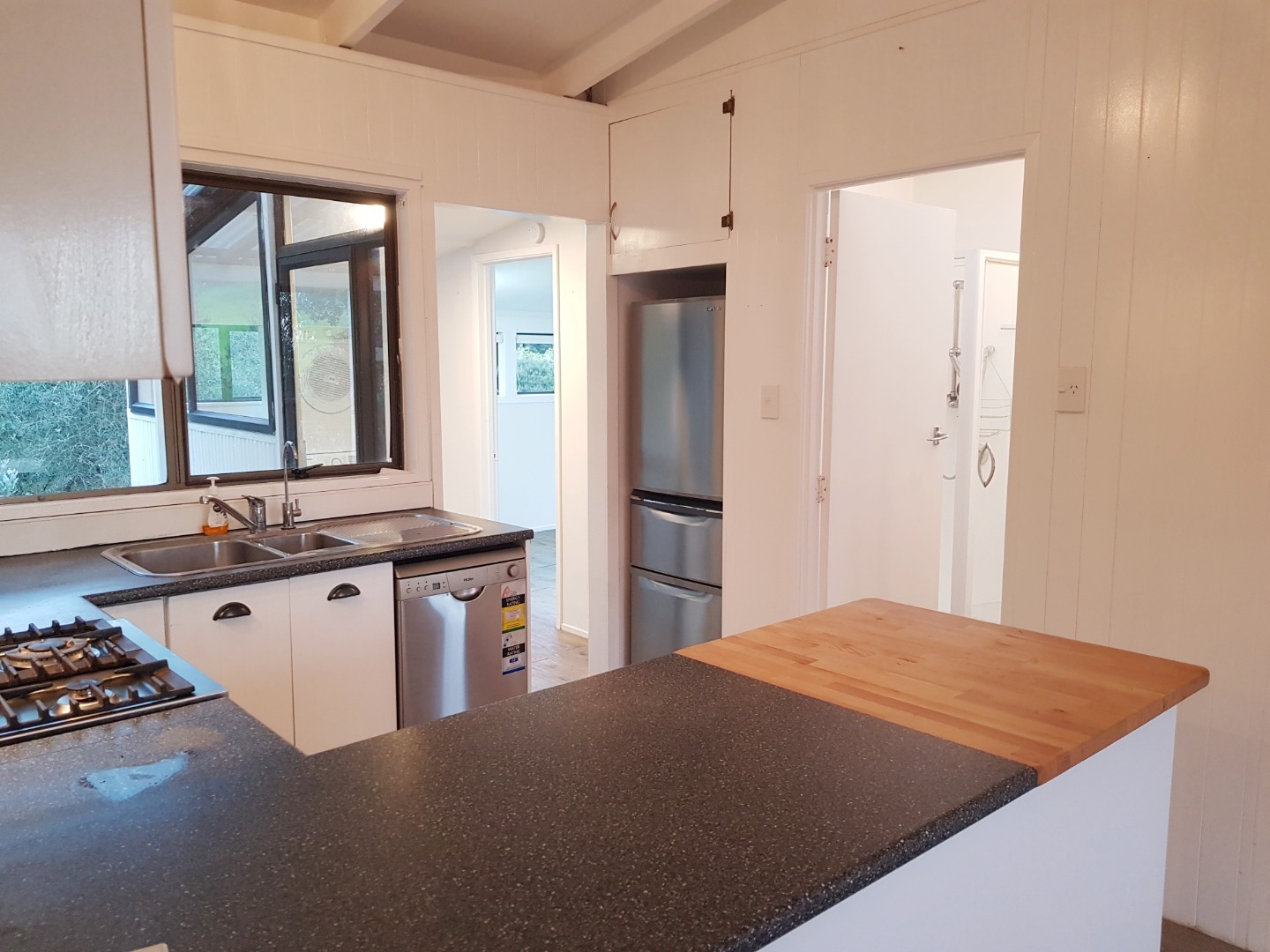 Ostend 3 bedroom / 2 bathroom $730 p/w photo