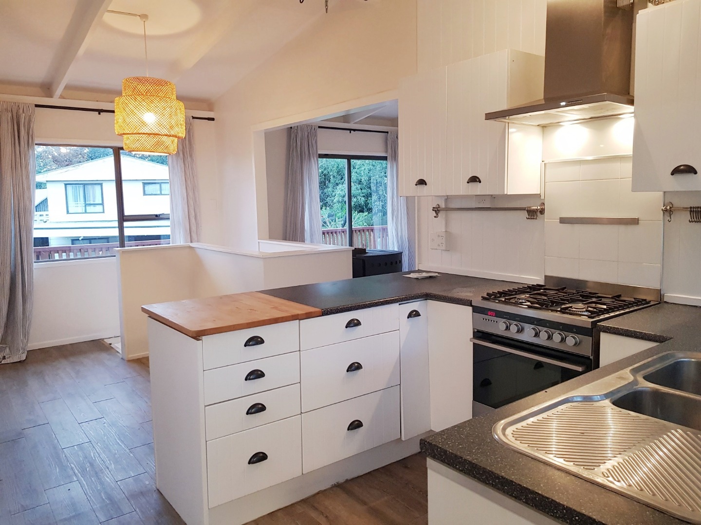 Ostend 3 bedroom / 2 bathroom $730 p/w photo