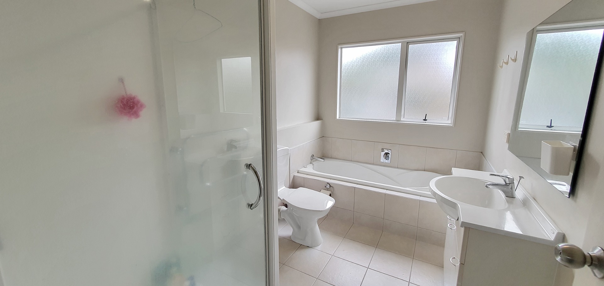 MANUREWA - 4 Bedroom Home  photo