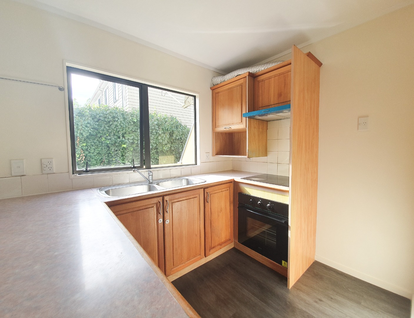 New Lynn - 3 Bedroom Townhouse  photo