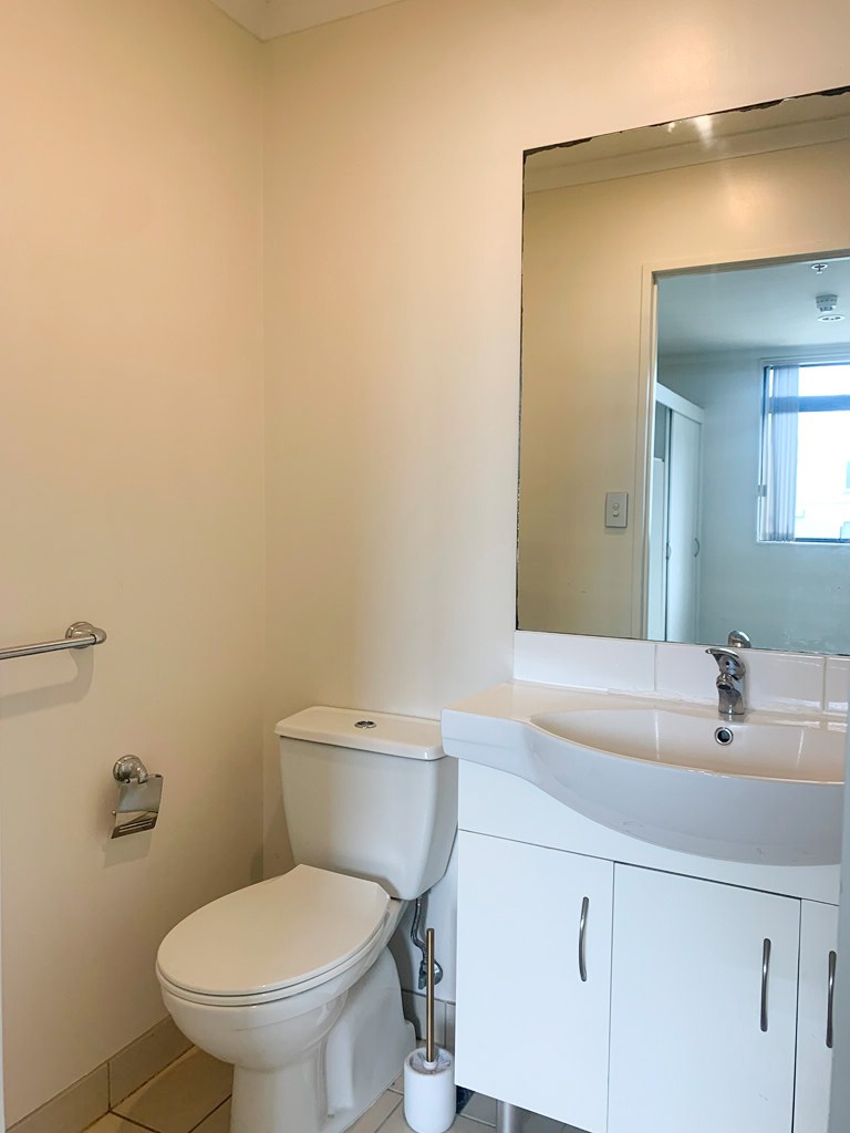 Newmarket - 2 Bedroom/2 Bathroom Apartment with 1 Carpark photo