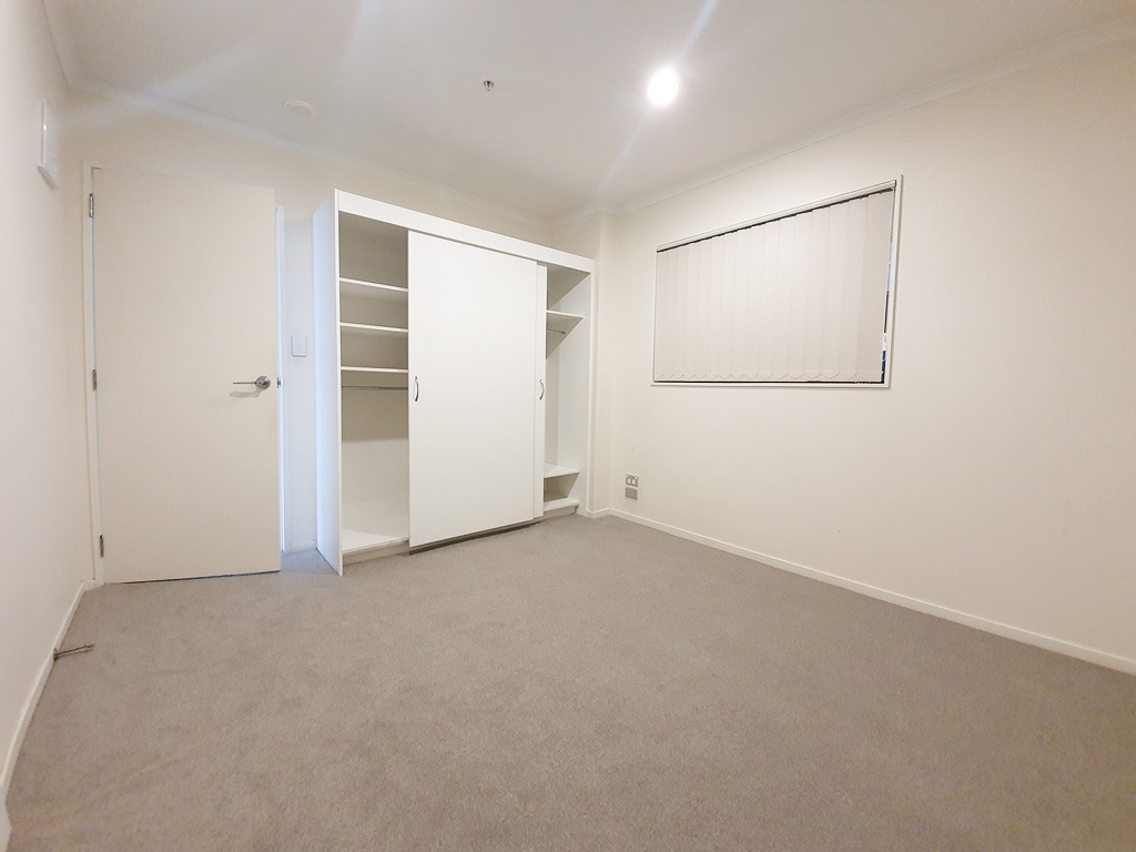 Newmarket - 2 Bedroom/2 Bathroom Apartment with 1 Carpark photo