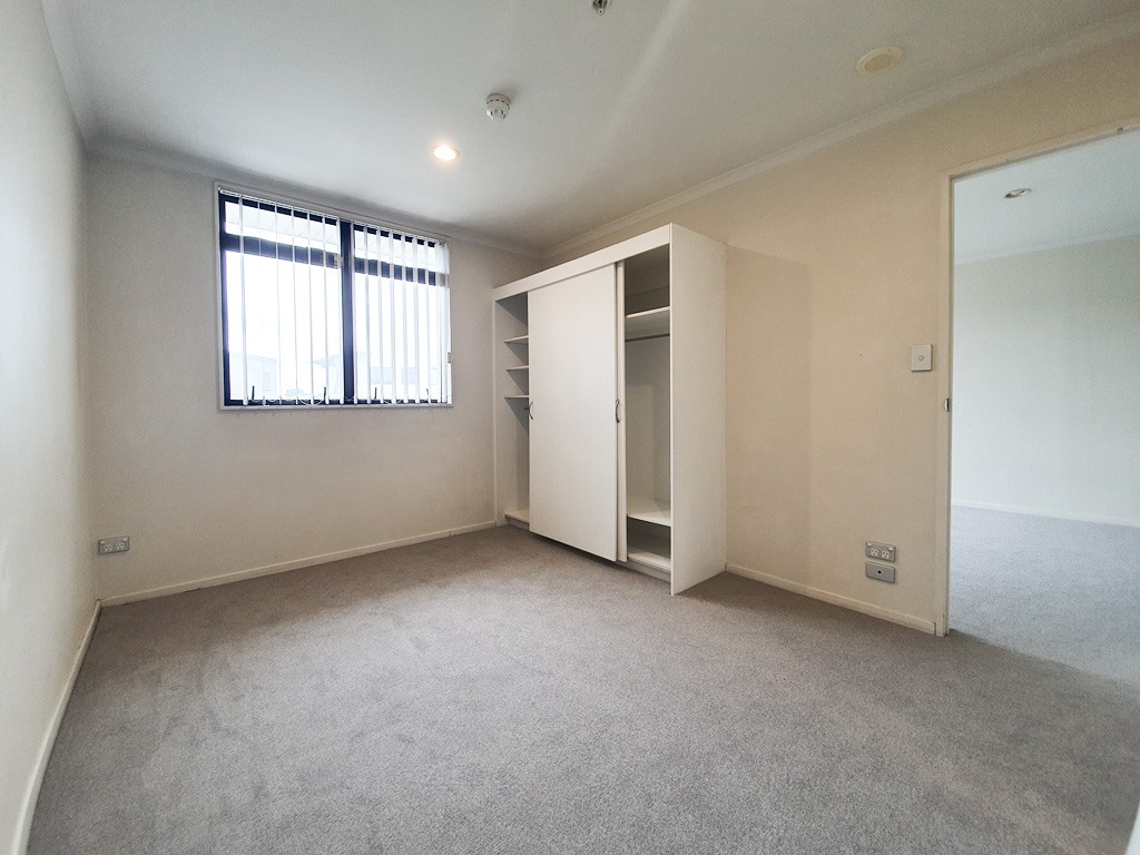 Newmarket - 2 Bedroom/2 Bathroom Apartment with 1 Carpark photo
