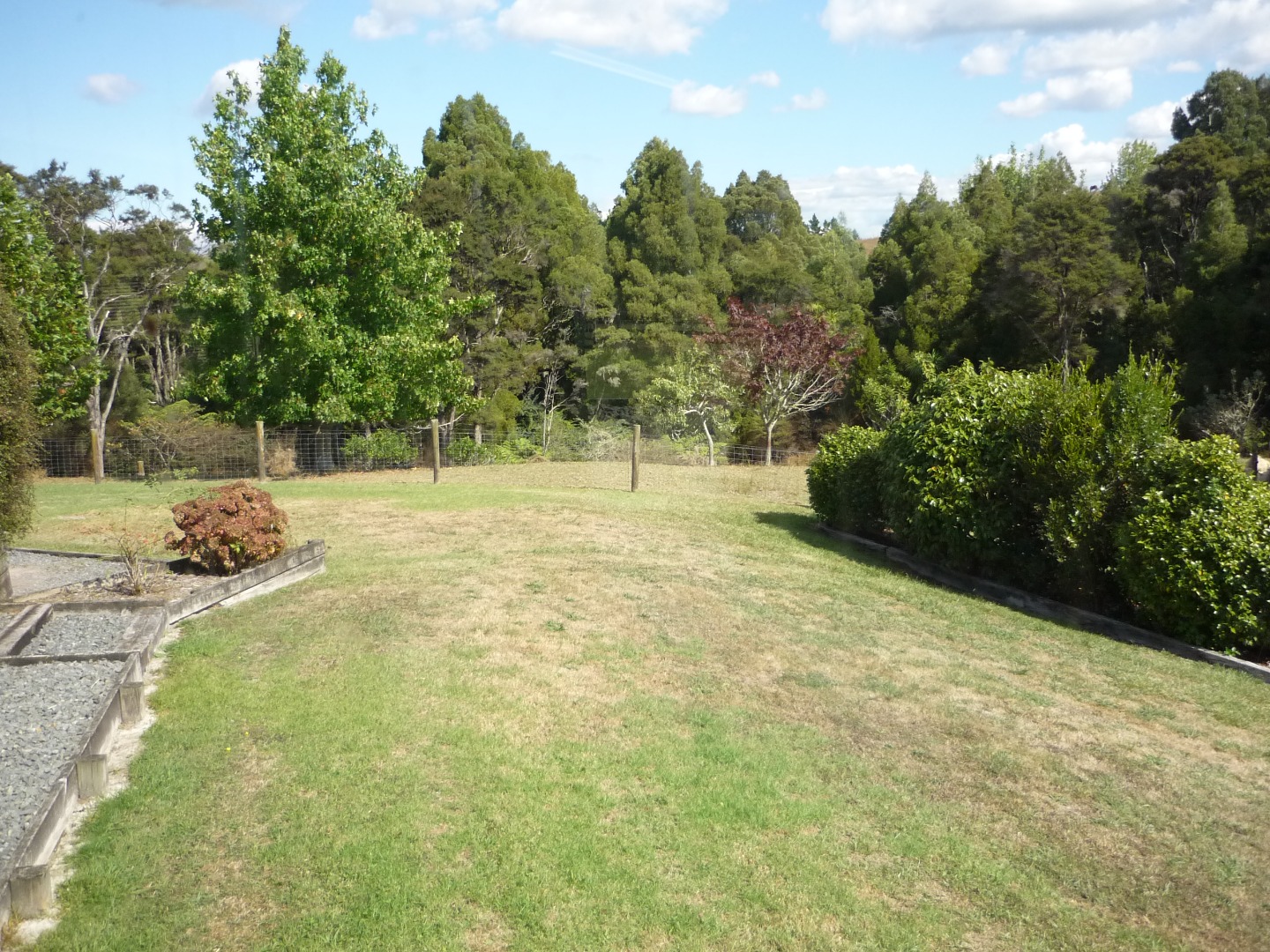 RURAL LIFESTYLE- URBAN FRINGE, FOUR BEDROOMS + ROOM FOR GRANNY! photo