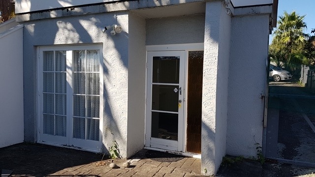 New Lynn . Quielty tucked away. photo