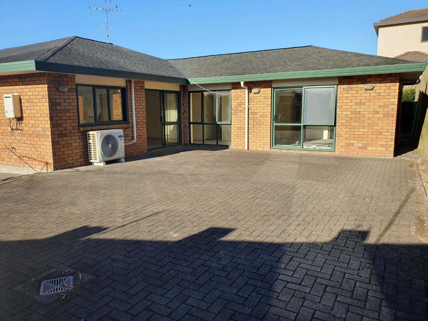 Manukau Heights - 4 brm, 2 bathroom photo