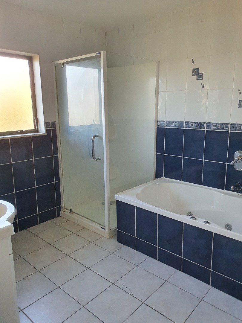 Manukau Heights - 4 brm, 2 bathroom photo