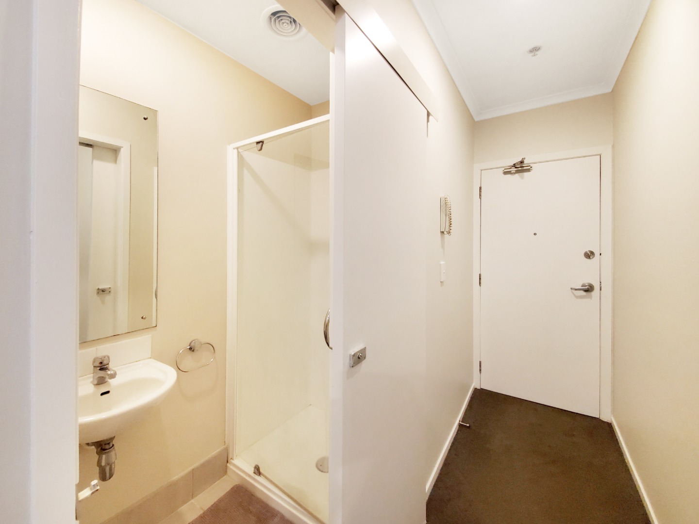 AUCKLAND CENTRAL -1 BEDROOM - FURNISHED photo