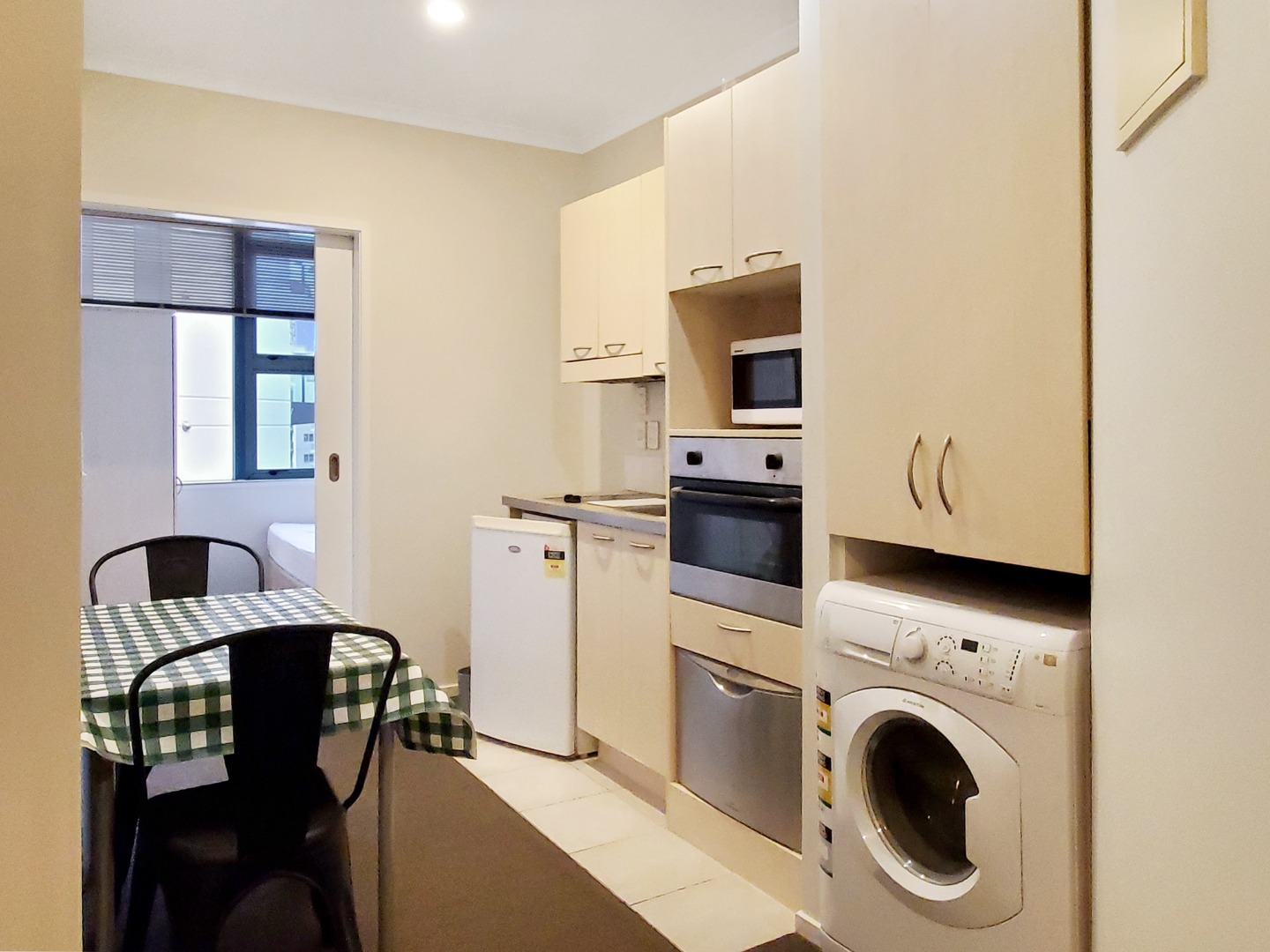 AUCKLAND CENTRAL -1 BEDROOM - FURNISHED photo