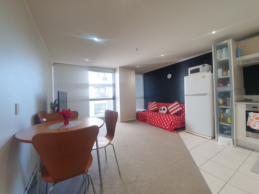 City Centre - Fully Furnished 1 Bedroom Apartment With A Carpark photo
