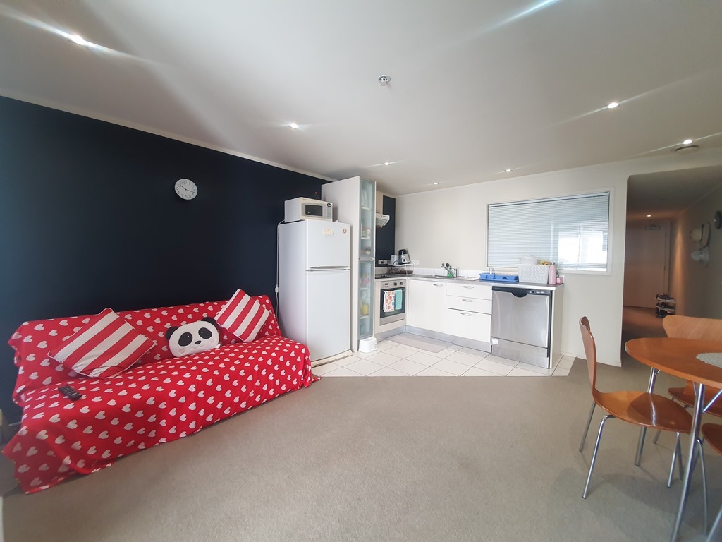 City Centre - Fully Furnished 1 Bedroom Apartment With A Carpark photo