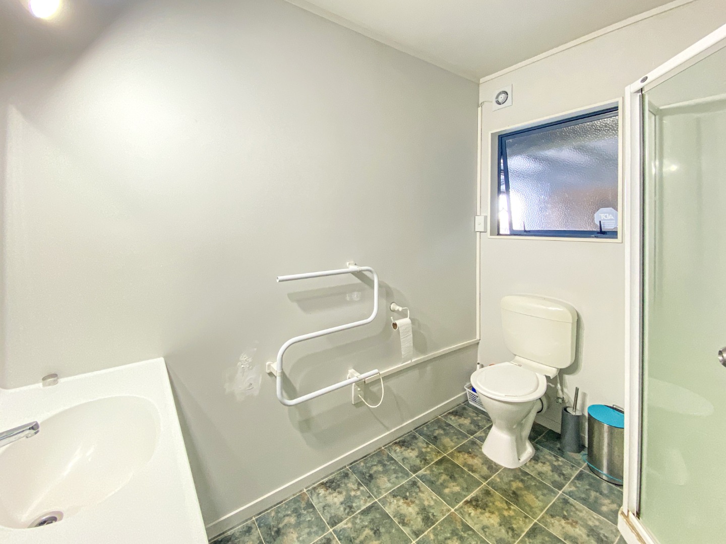 ELLERSLIE - 3 Bedroom House in a good location photo