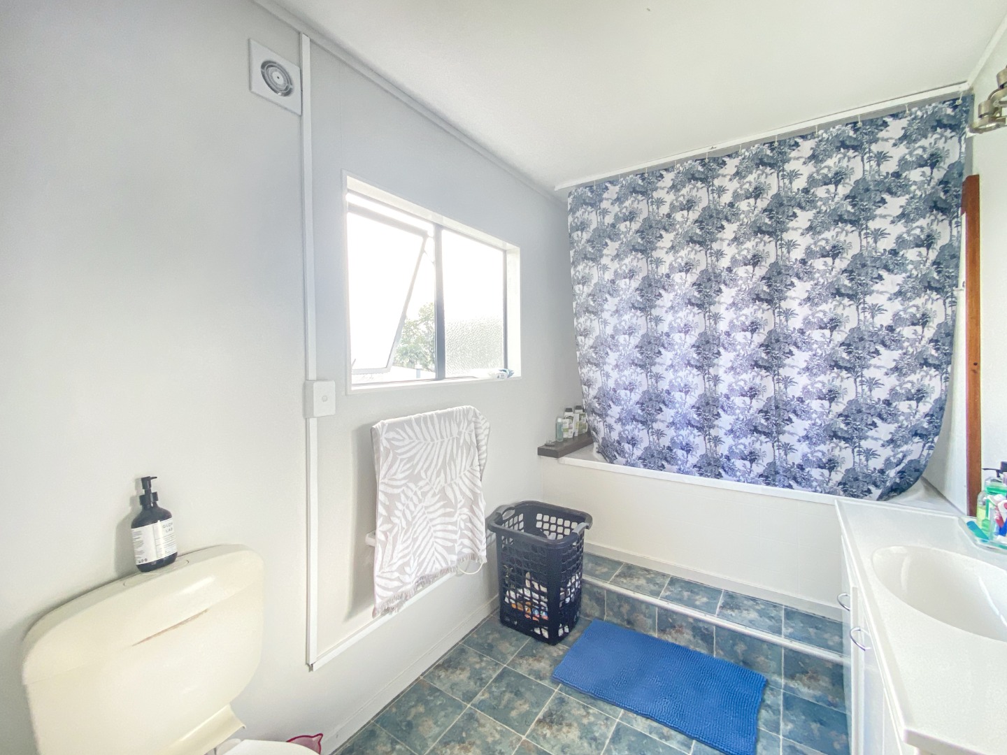 ELLERSLIE - 3 Bedroom House in a good location photo