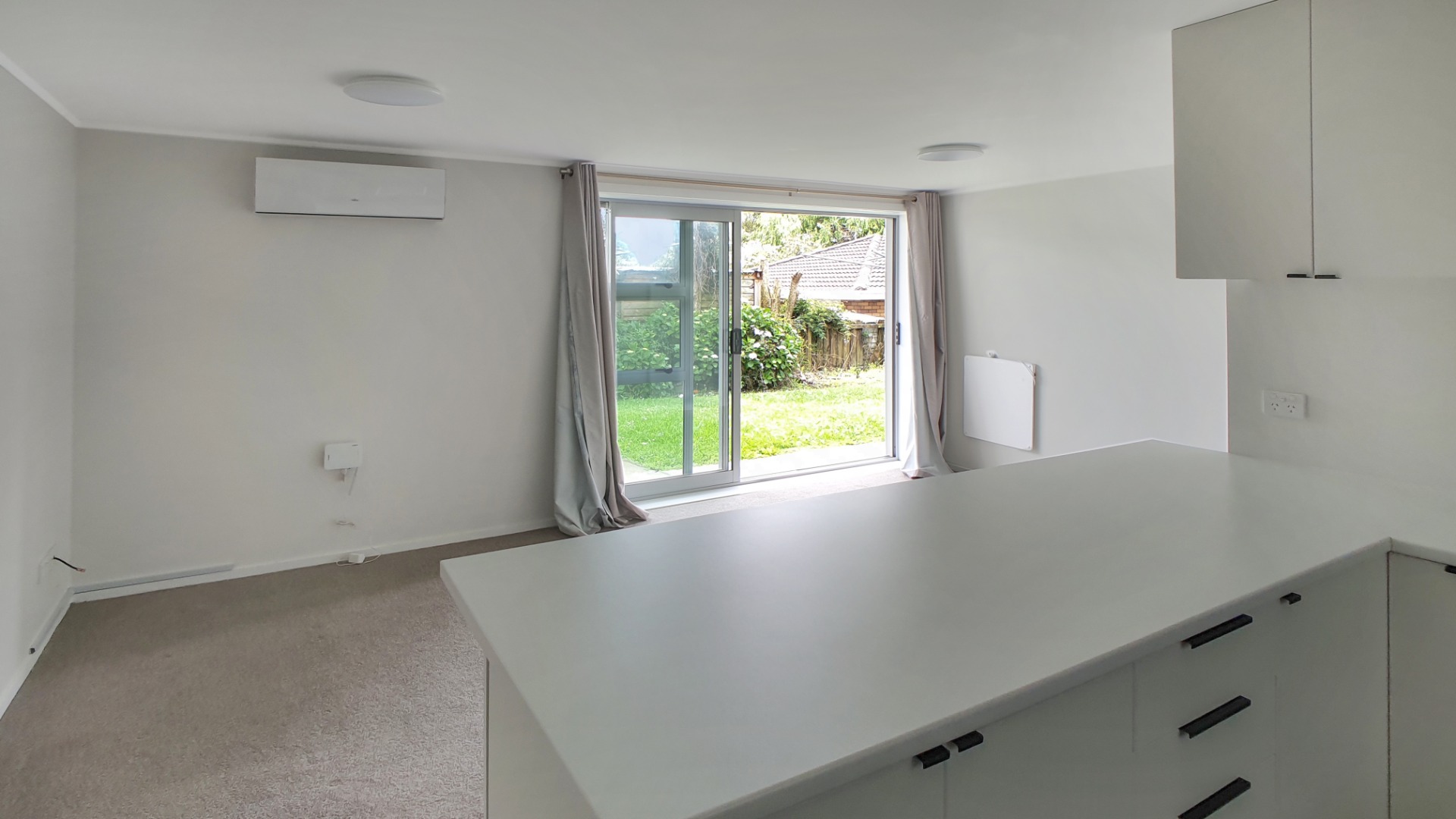 NEW LYNN - 2 Bedroom  photo