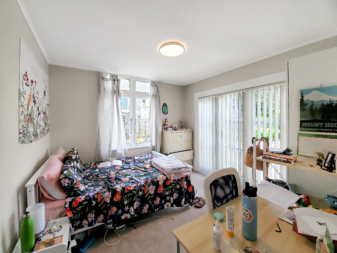 5 bedroom bungalow in Epsom photo