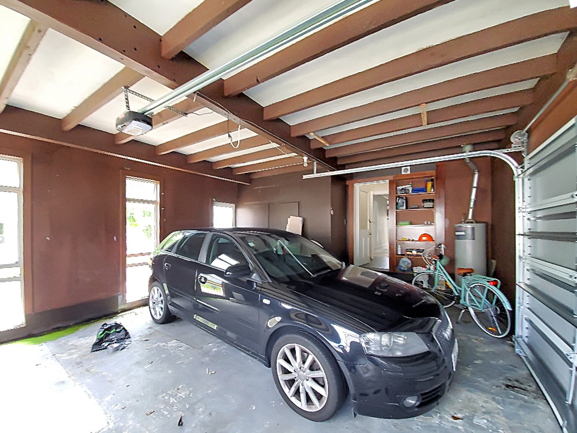 5 bedroom bungalow in Epsom photo