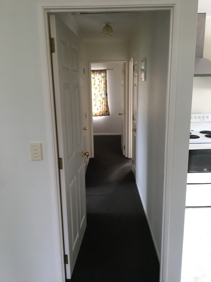 Fabulous 2 bdrm/double garage stand alone home photo