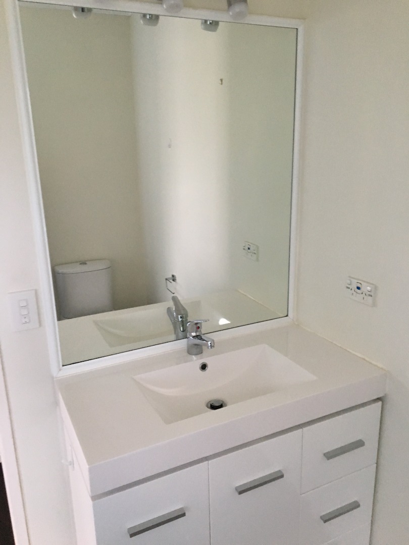 Fabulous 2 bdrm/double garage stand alone home photo