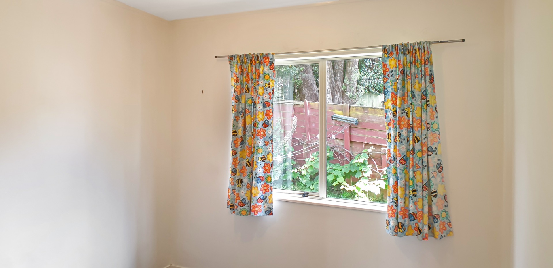 Fabulous 2 bdrm/double garage stand alone home photo