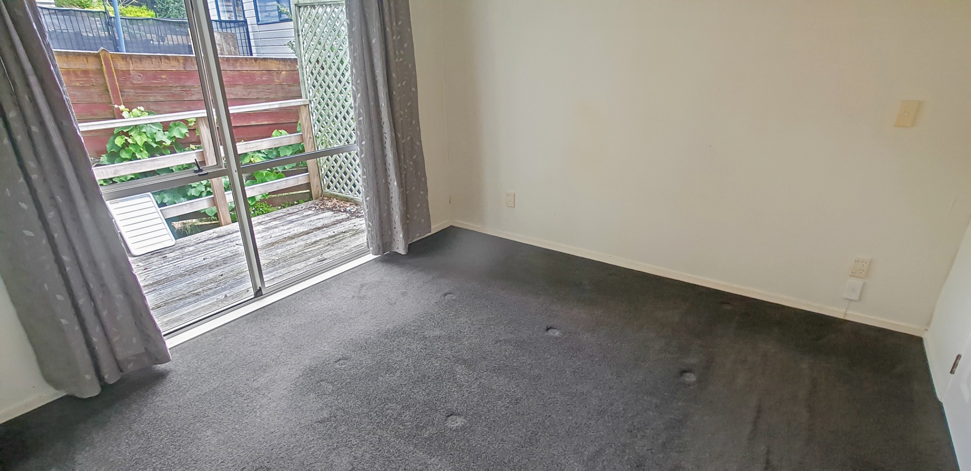 Fabulous 2 bdrm/double garage stand alone home photo