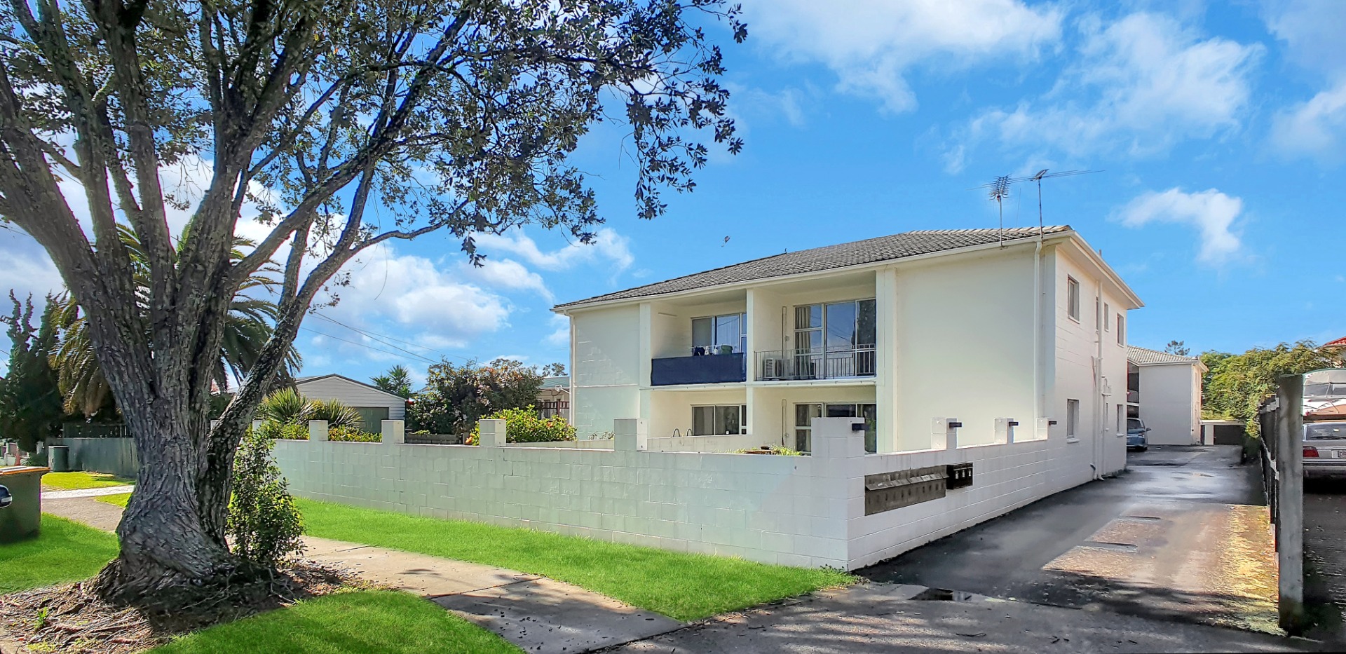 NEW LYNN - 2 Bedroom  photo