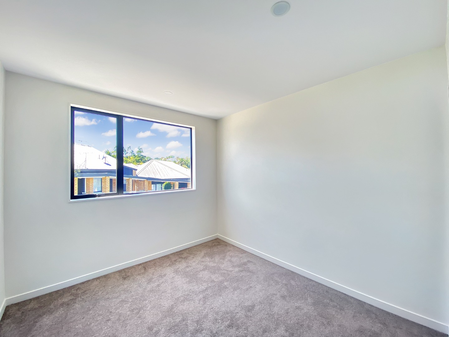 Remuera- 4 bedroom 3.5 bathroom includes 2 ensuite  photo