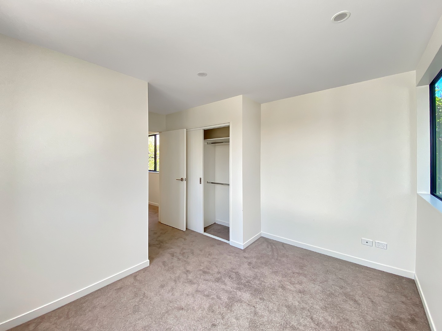 Remuera- 4 bedroom 3.5 bathroom includes 2 ensuite  photo