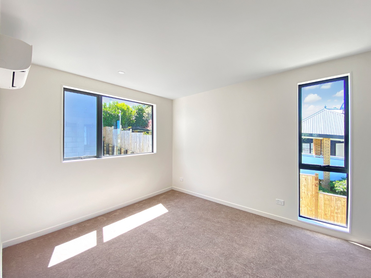 Remuera- 4 bedroom 3.5 bathroom includes 2 ensuite  photo