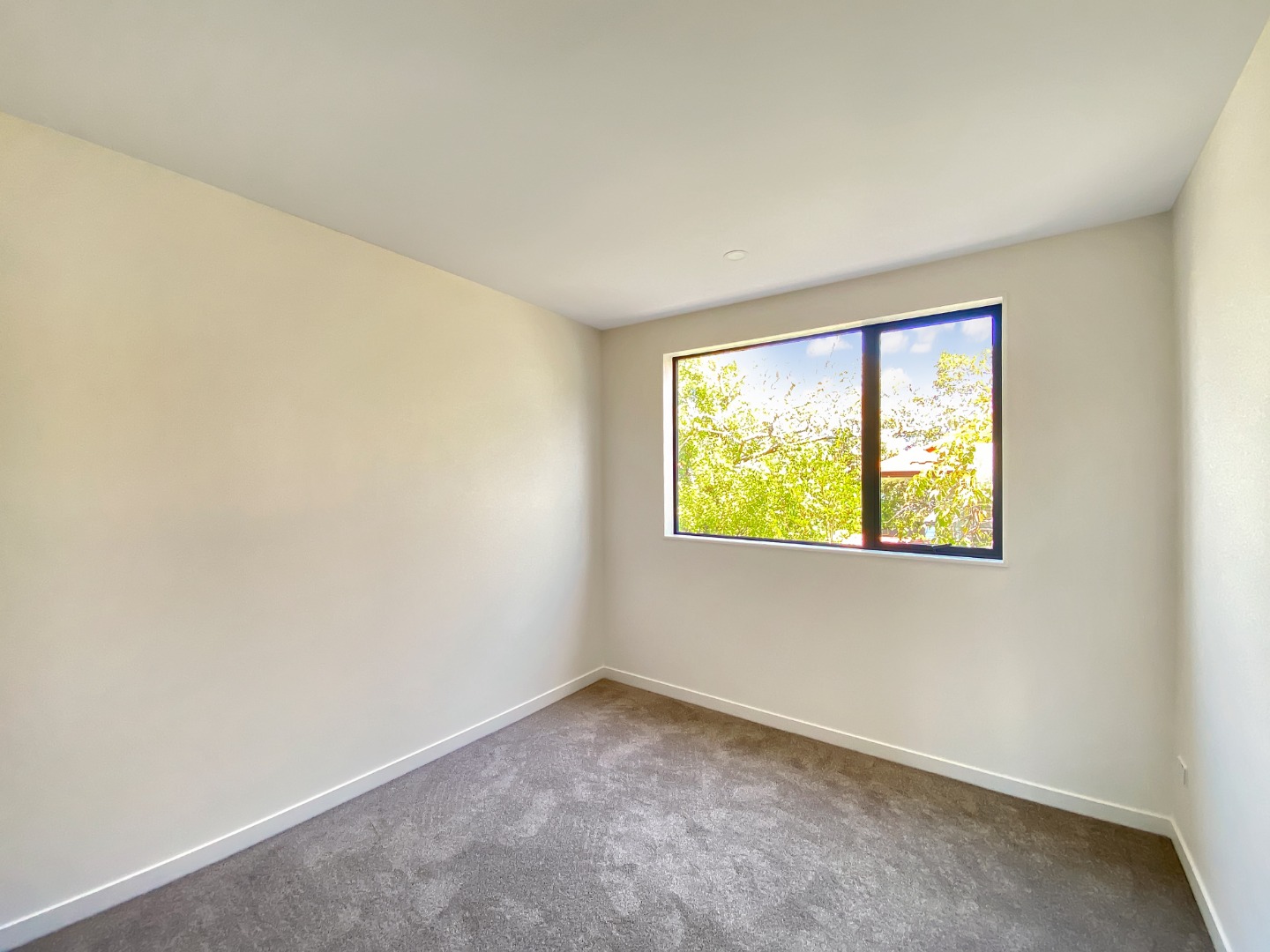 Remuera- 4 bedroom 3.5 bathroom includes 2 ensuite  photo