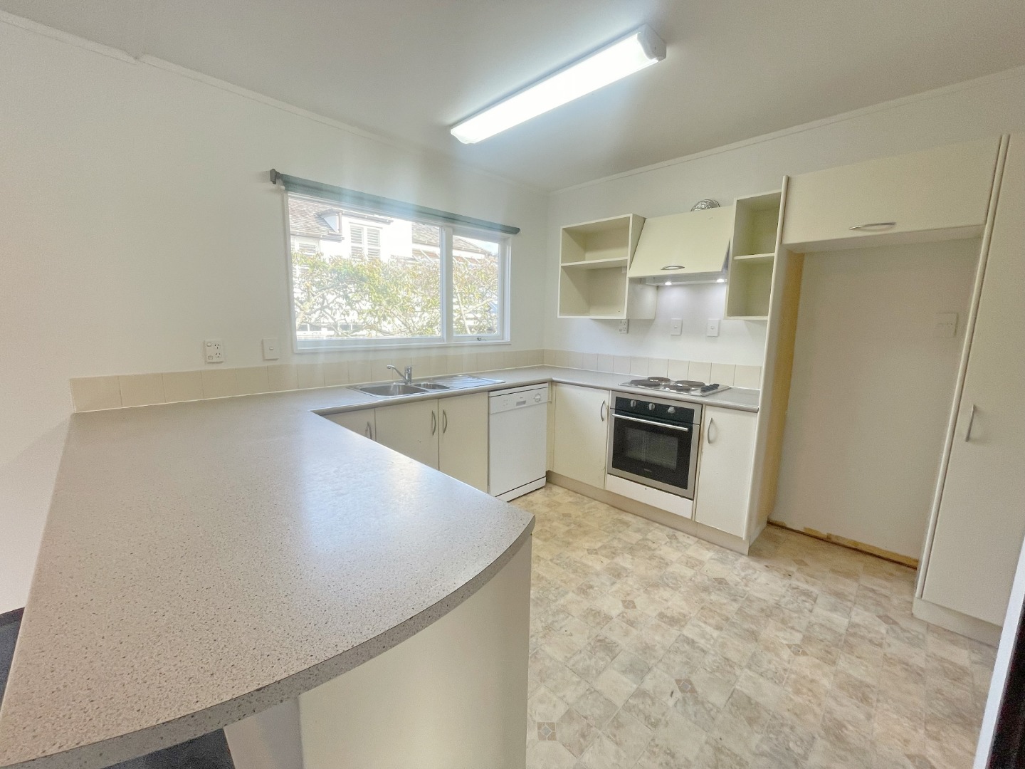 Sunny 4 bedroom 2 bathroom + Study near Milford Beach & Park photo