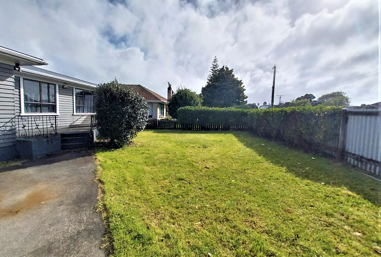 Comfortable Three bedroom family home. photo