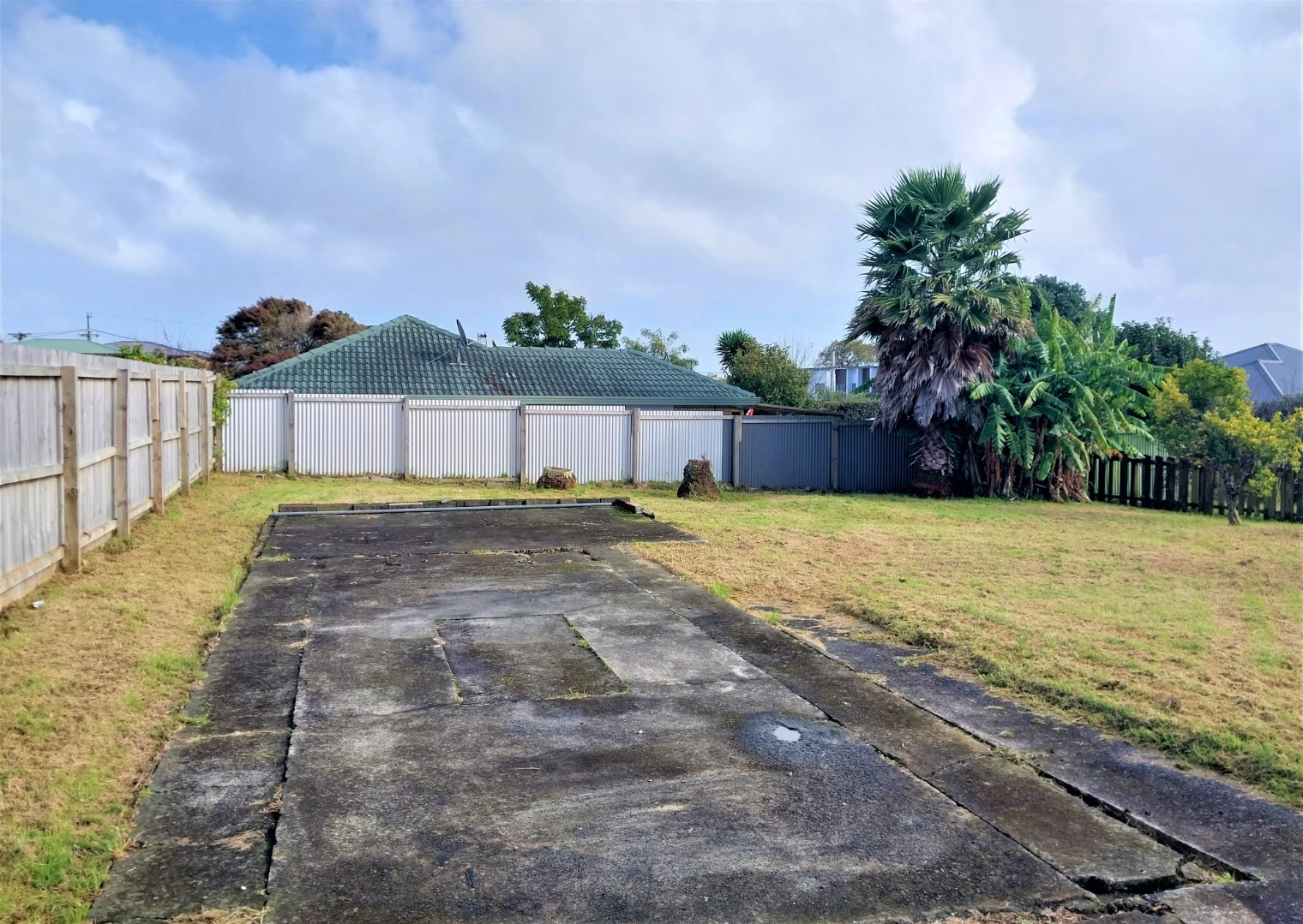 Comfortable Three bedroom family home. photo