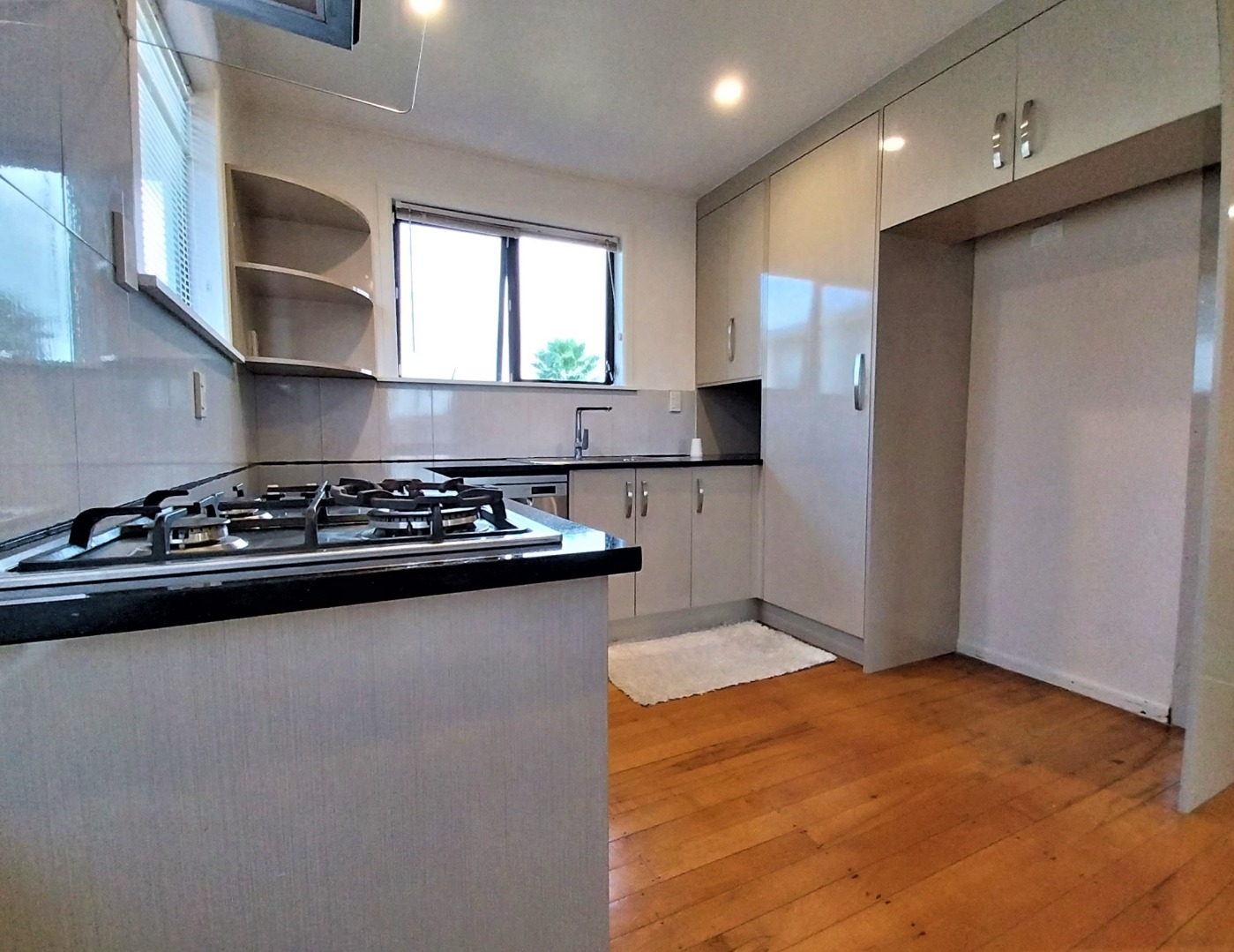 Comfortable Three bedroom family home. photo