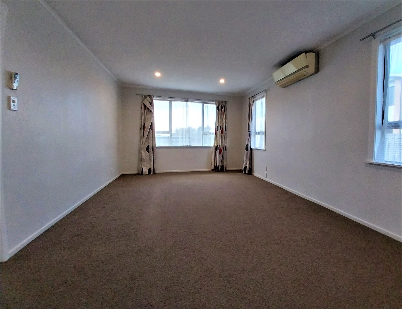Comfortable Three bedroom family home. photo