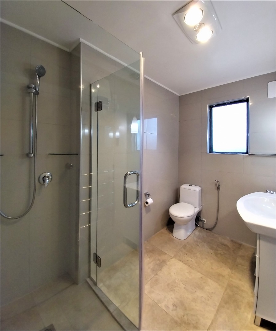 Comfortable Three bedroom family home. photo
