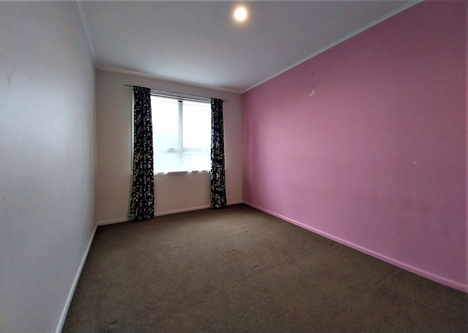 Comfortable Three bedroom family home. photo